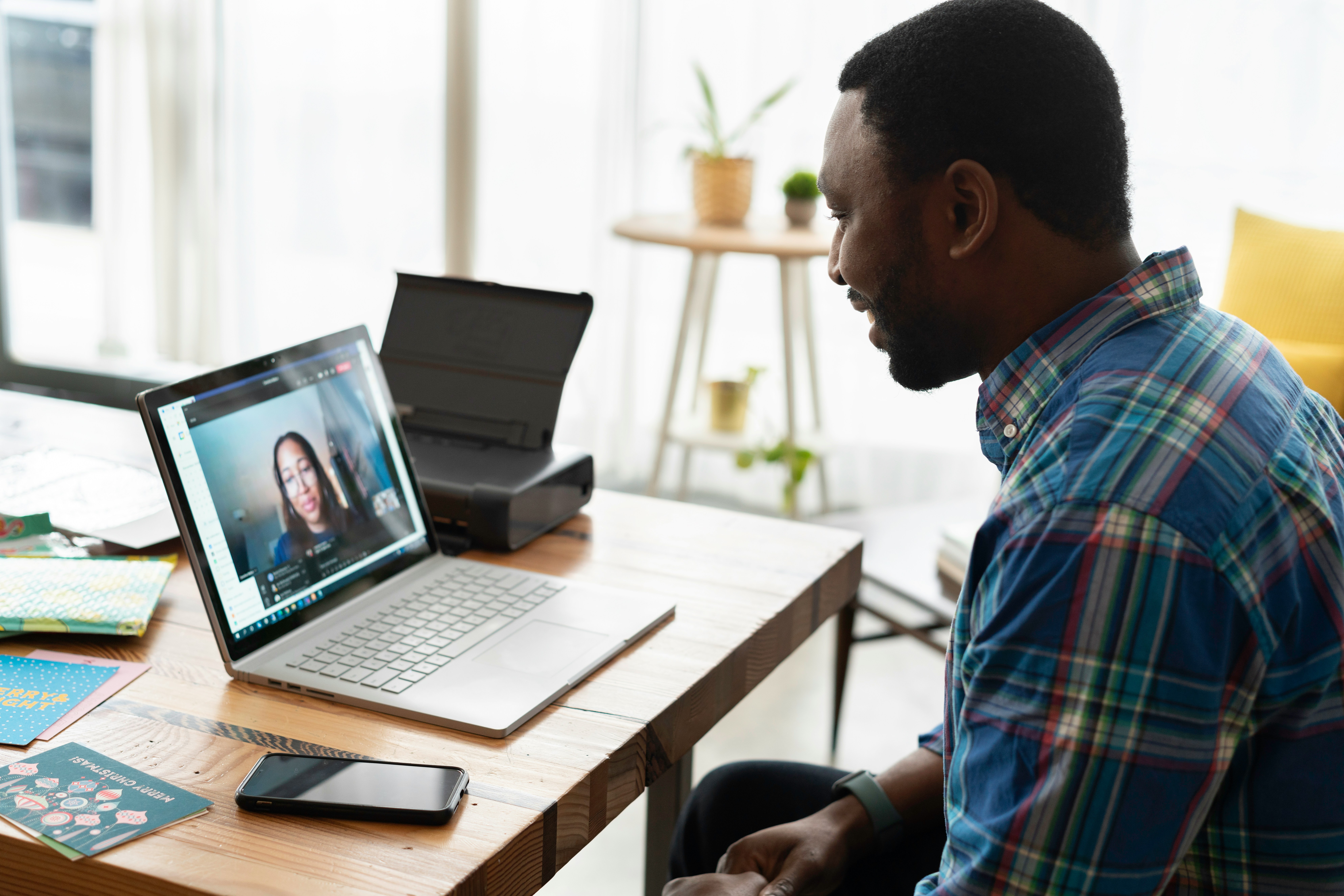 linkedin-sales-solutions-6ie6OjshvWg-unsplash Video interviewing